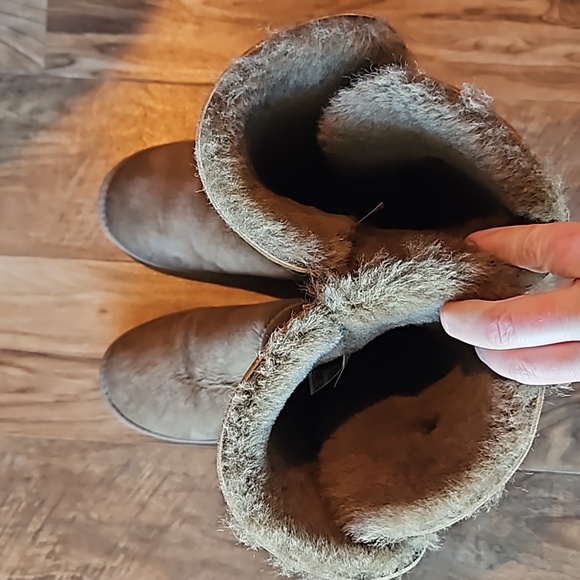 Ugg Bailey Button Suede Boots - Picture 5 of 9